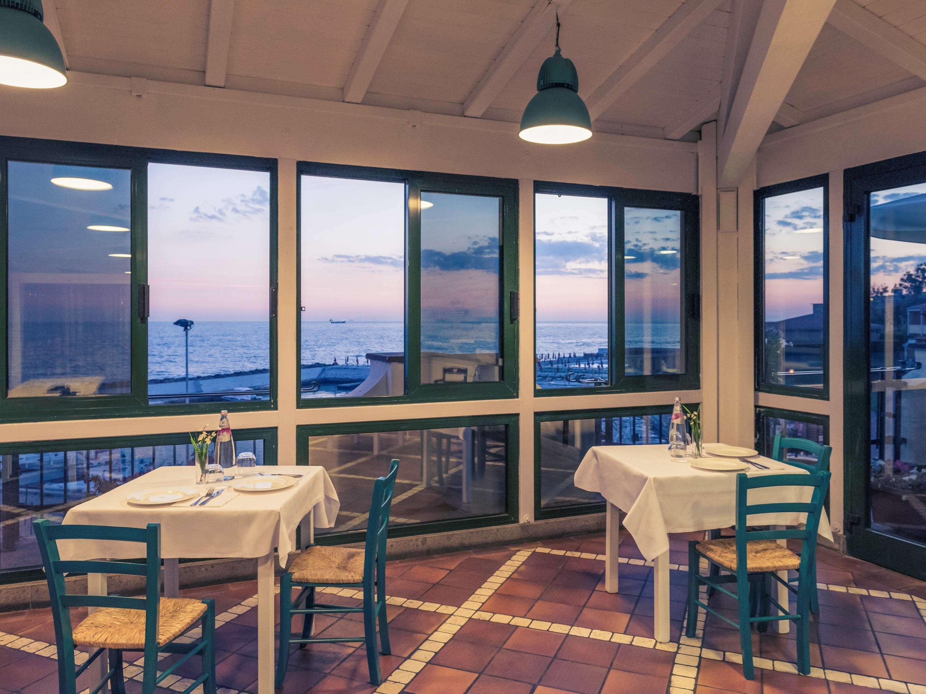 Sunbay Park Hotel Civitavecchia Bagian luar foto