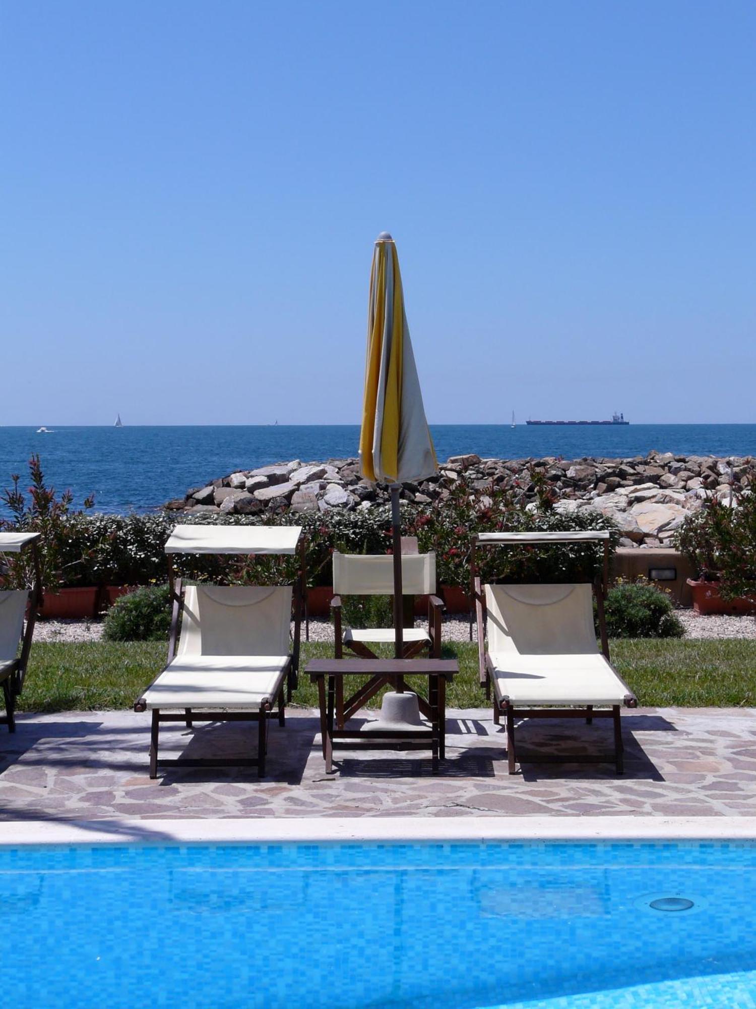 Sunbay Park Hotel Civitavecchia Bagian luar foto