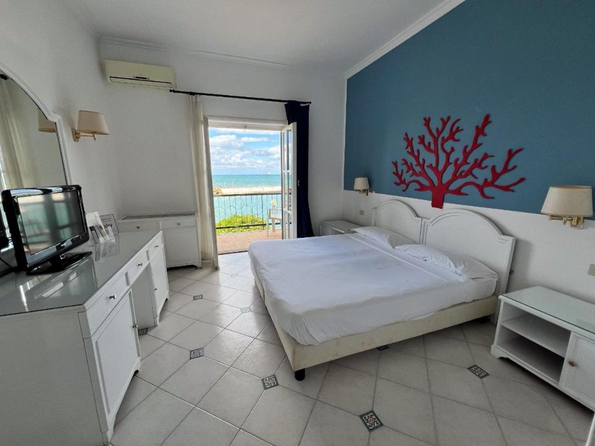 Sunbay Park Hotel Civitavecchia Bagian luar foto