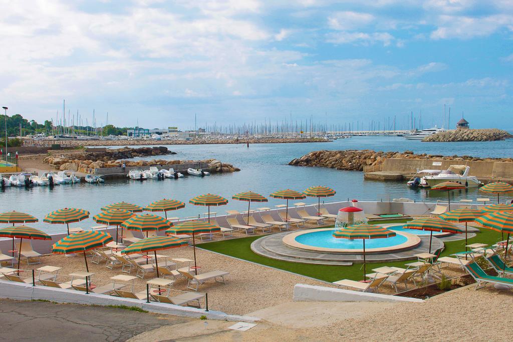 Sunbay Park Hotel Civitavecchia Bagian luar foto