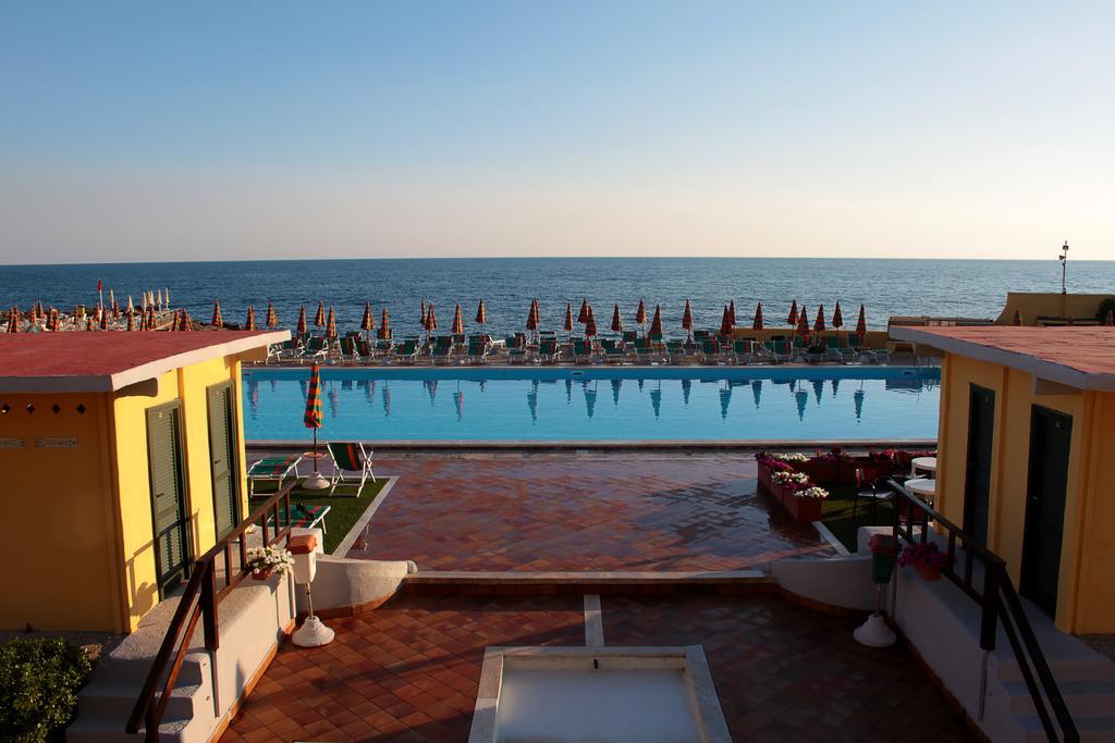 Sunbay Park Hotel Civitavecchia Bagian luar foto