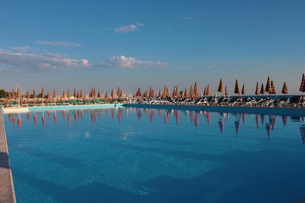 Sunbay Park Hotel Civitavecchia Bagian luar foto