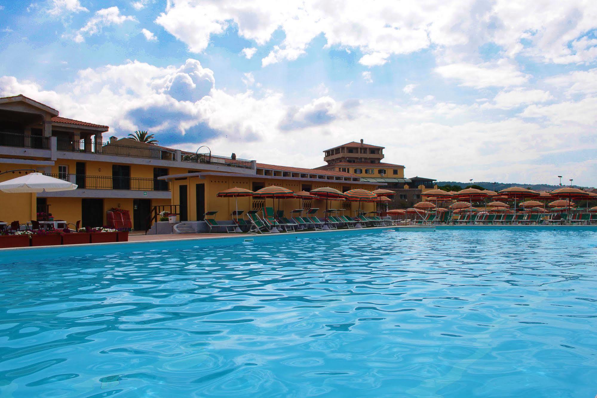 Sunbay Park Hotel Civitavecchia Bagian luar foto